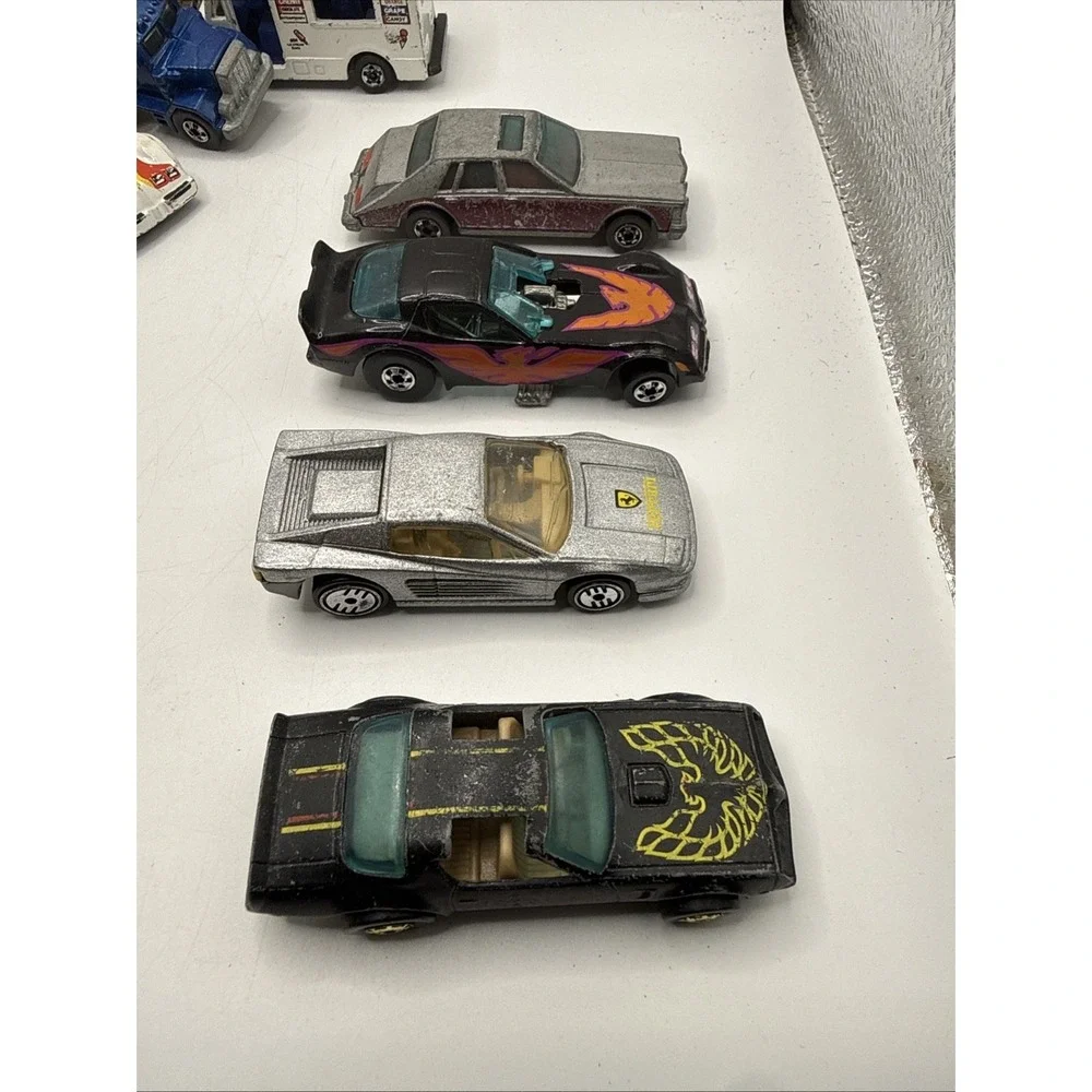 Lot Of 24 Vintage HOT WHEELS die cast cars trucks busses With Soft Case